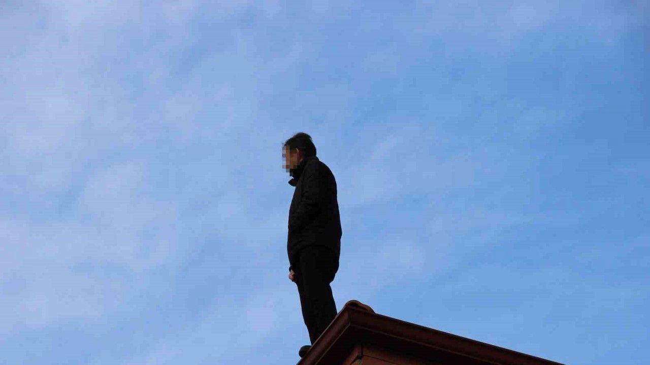 Binanın çatısında intihara kalkışan şahsı İl Emniyet Müdürü ikna etti