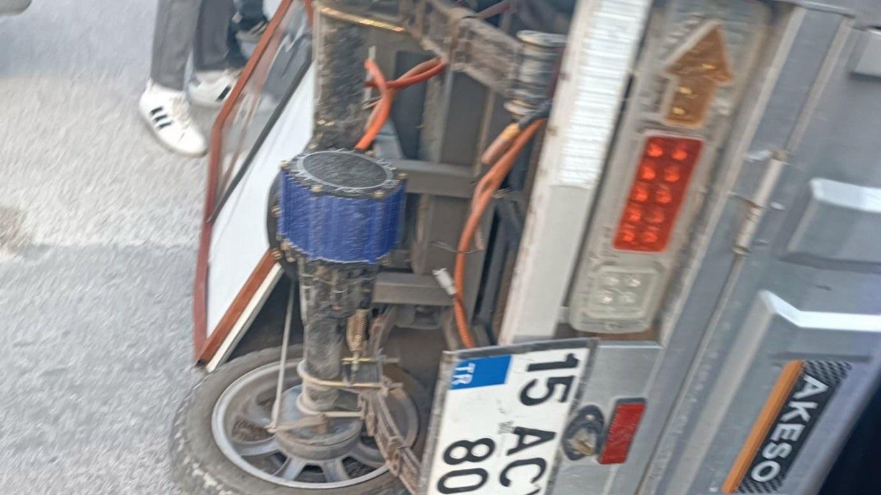 Burdur’da minibüsle üç tekerlekli motosiklet çarpıştı: 2 yaralı