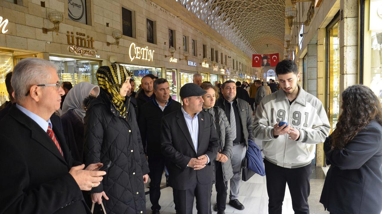 Bursa Kapalıçarşı’da esnafa sigara yasağı hatırlatması