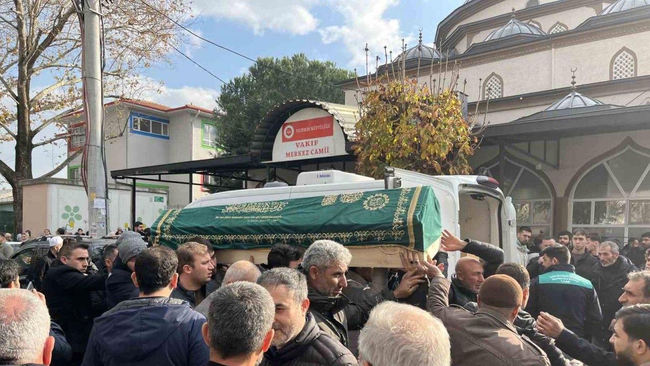Bursa’da 3 gün aranıp Mudanya sahilde cesedi bulunan 19 yaşındaki Berat Yavuz toprağa verildi