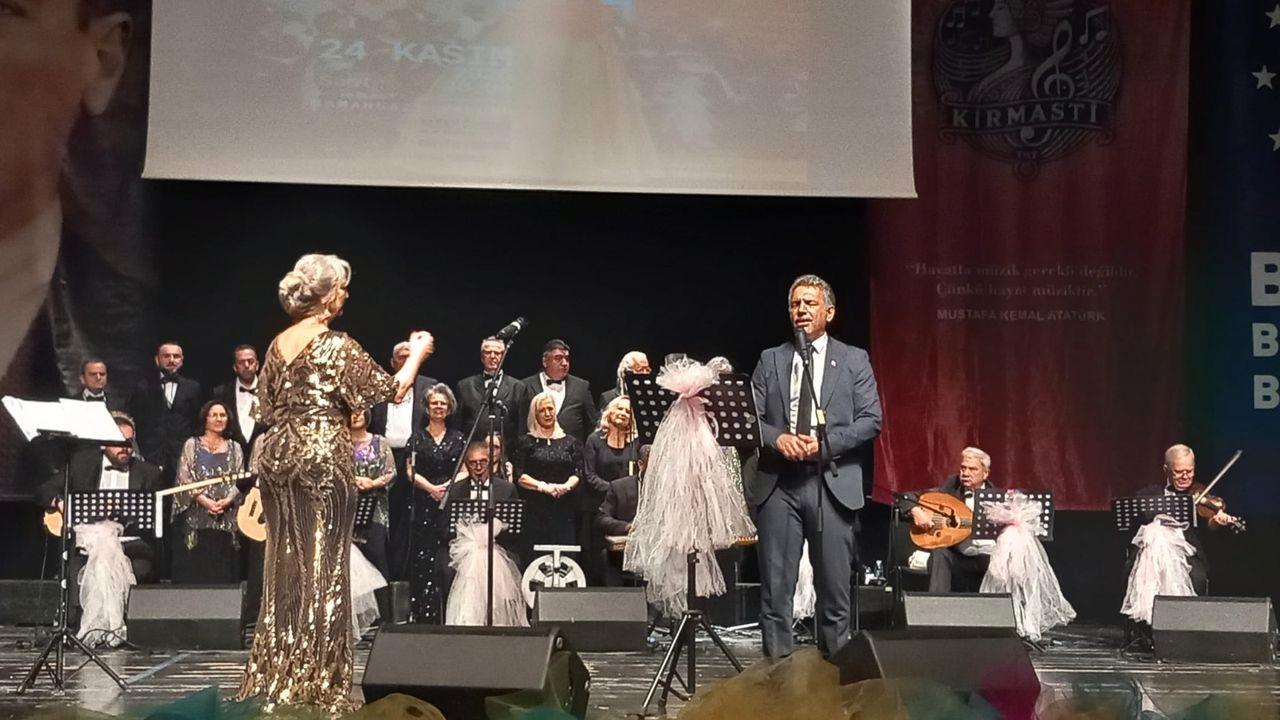 Bursa’daki konserde Belediye Başkanı'ndan sahne performansı
