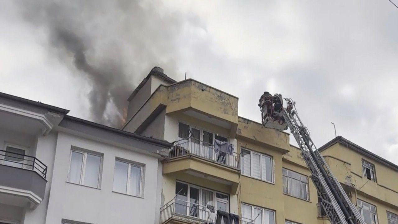 Çatı katındaki kömürlükte yangın paniği