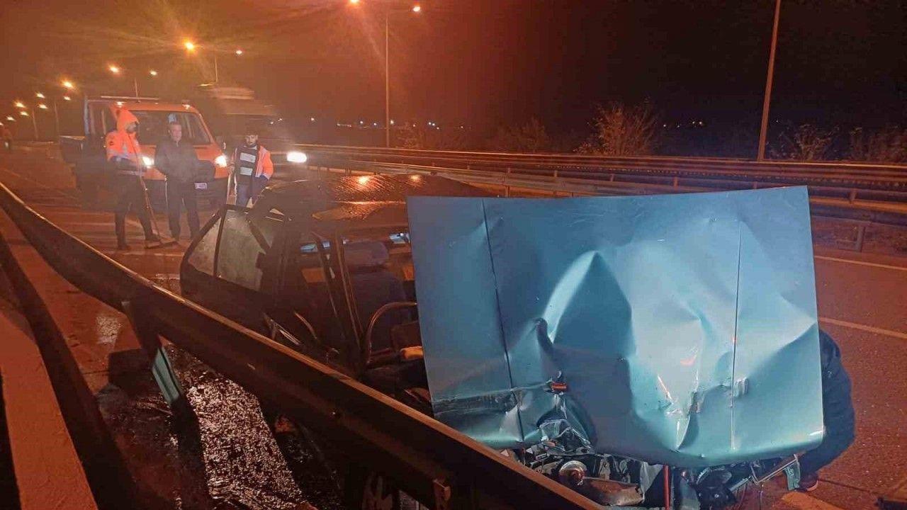 Çorum’da otomobil bariyerlere çarptı: 1 yaralı