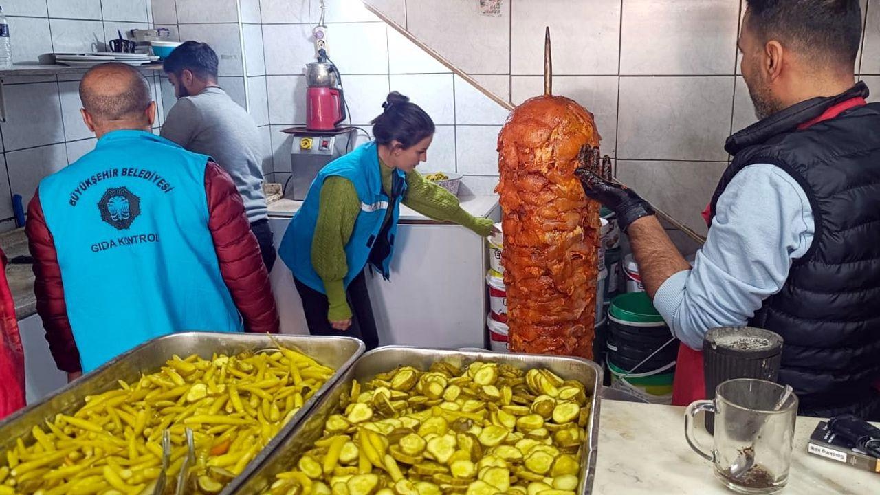 Diyarbakır’da son kullanma tarihi geçmiş 426 kilo ürün imha edildi