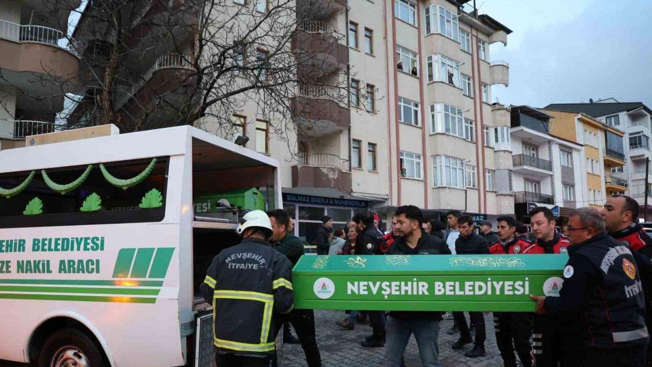 Eşini telefonuna