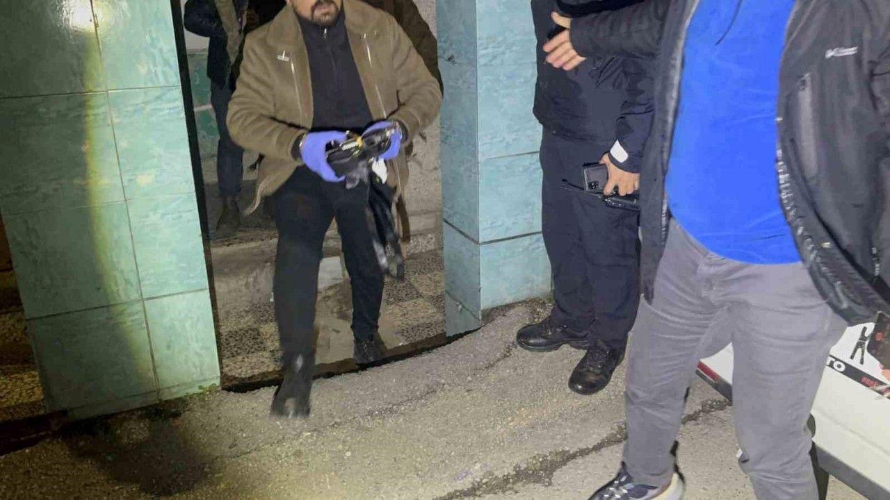 Eve yapılan baskında cephanelik çıktı, arama sırasında polise saldırdılar