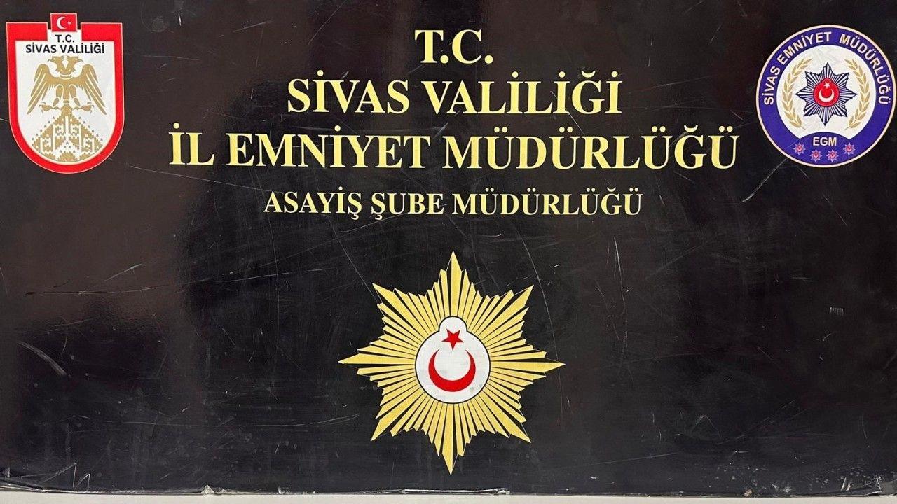 Evlilik vaadiyle dolandırdılar, kaçamadan yakalandılar