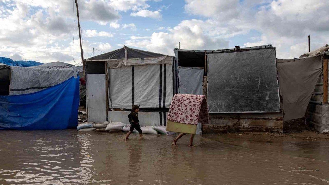 Gazze’yi vuran fırtınada 12 kişi hayatını kaybetti, 27 binden fazla çadır hasar gördü
