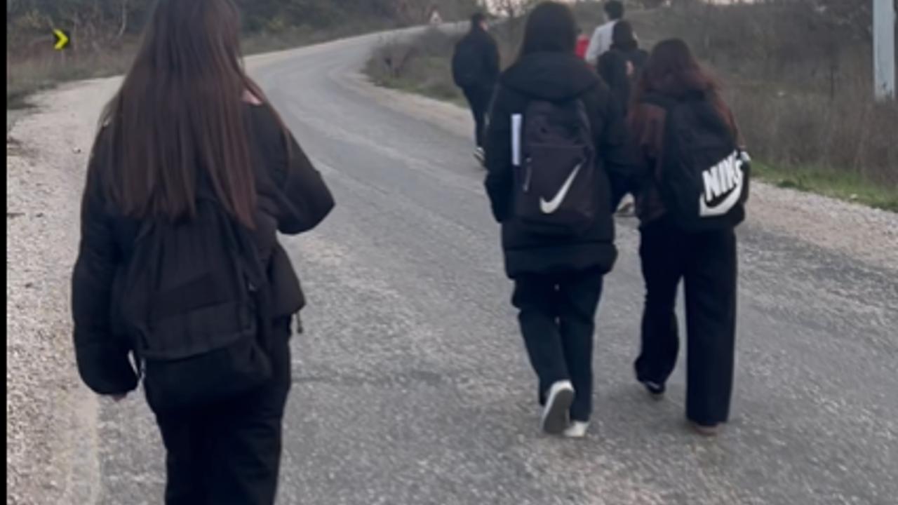 İnegöl’de öğrencilerin zorlu okul yolu