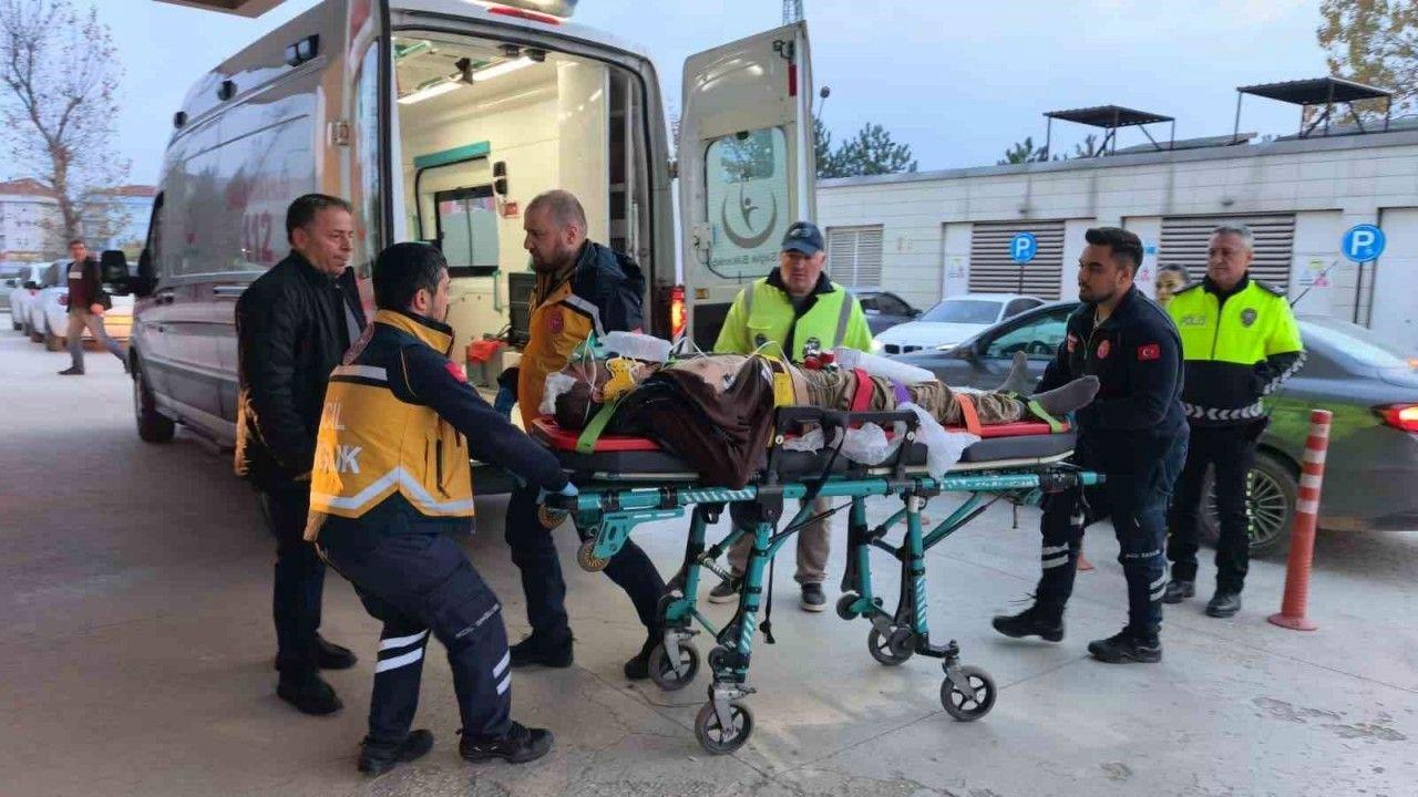 Kontrolden çıkan minibüs şarampole yuvarlandı: 1 yaralı