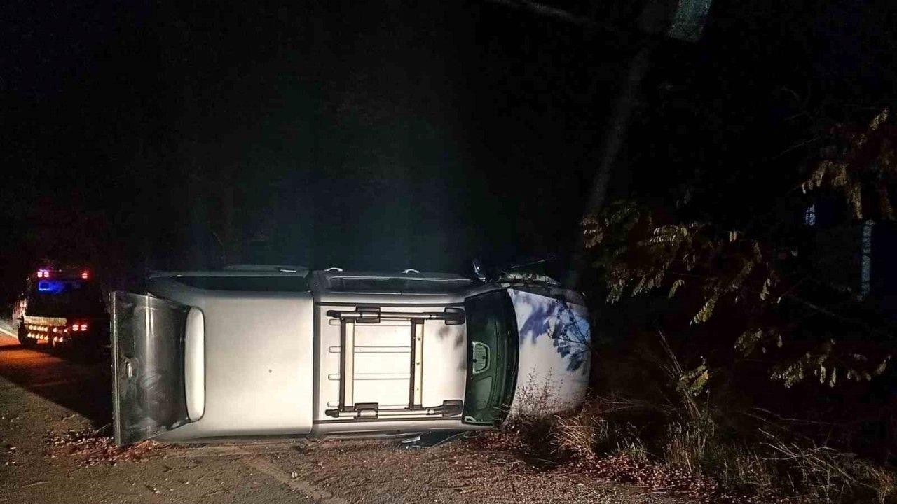 Kontrolden çıkan pikap PTS direğine çarptı