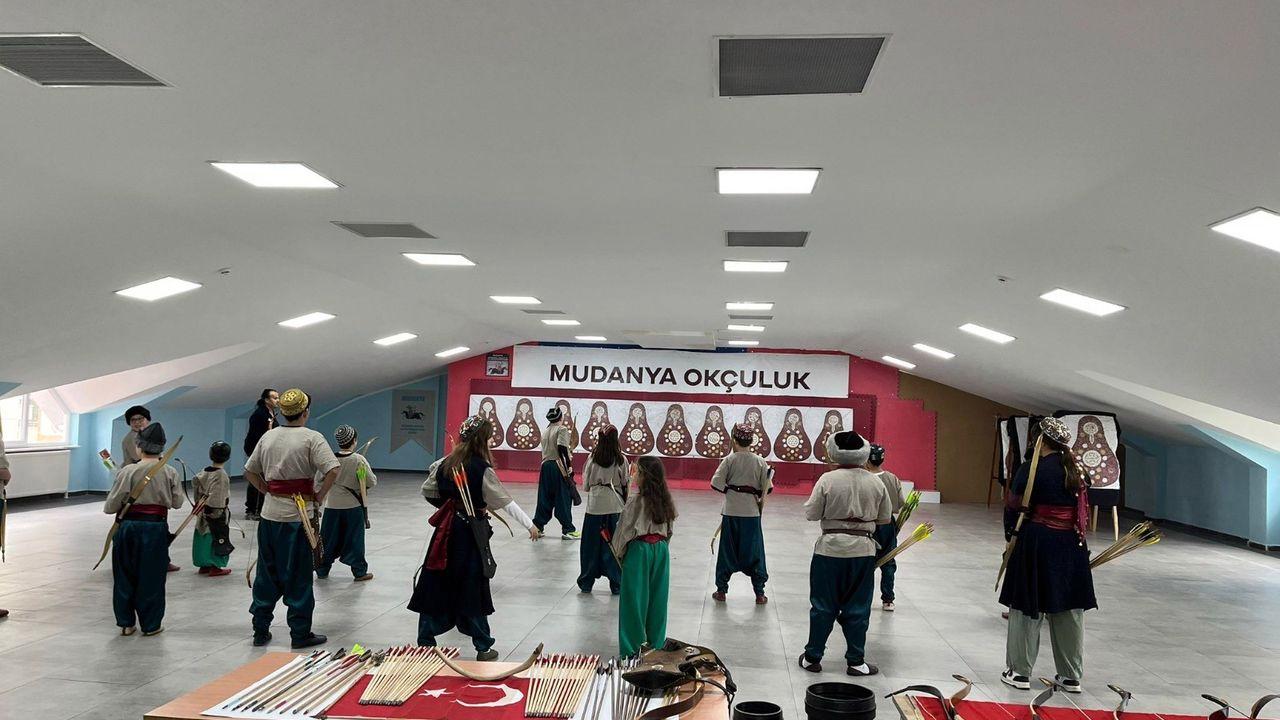 Mudanya'da öğrencilere yönelik okçuluk etkinliği büyük ilgi gördü
