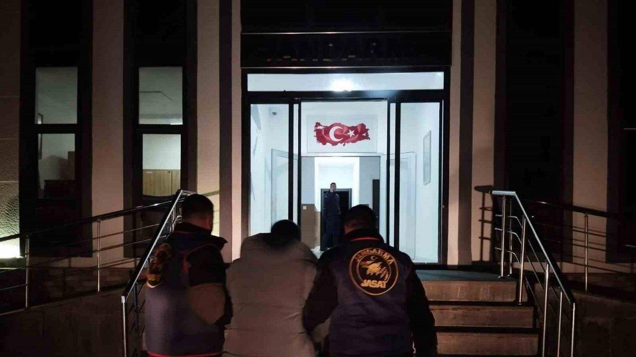 Muş’ta 8 yıl 9 ay kesinleşmiş hapis cezası bulunan firari jandarma tarafından yakalandı