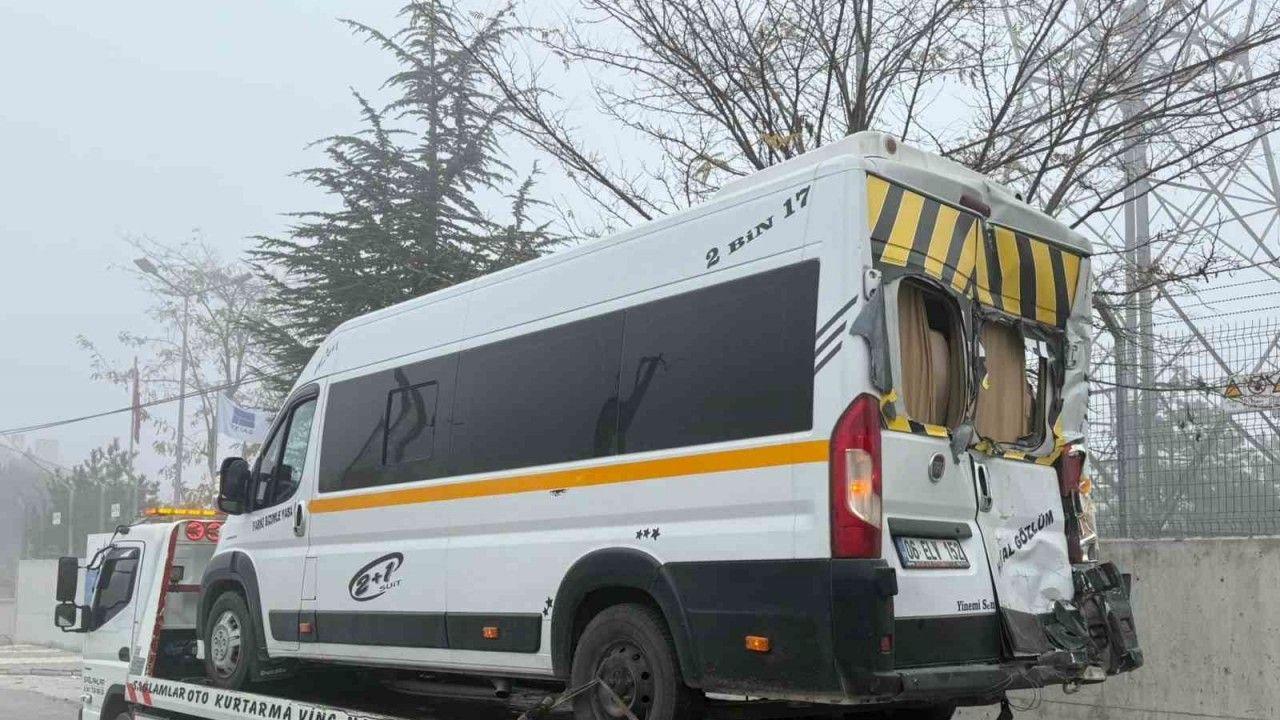 Öğrenci servisi, tır ve hafif ticari aracın karıştığı kazada 20 kişi yaralandı