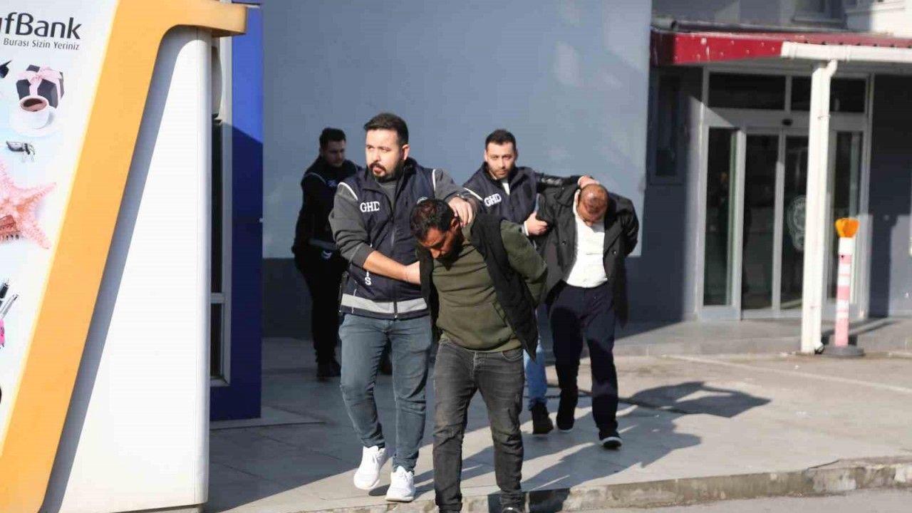 Sınırı 4 bin dolara geçiyorlarmış: Göçmen kaçakçısı 4 şüpheli tutuklandı