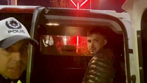 Alkollü sürücü emniyet müdürünün bulunduğu makam aracına çarptı