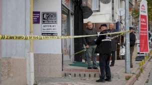 Boşanma görüşmesinde kayınpederinin ağır yaraladığı kadın yaşam mücadelesini kaybetti