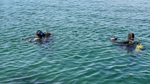 Bursa’da balık adamlar Marmara Denizi için daldı