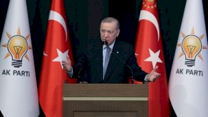 Cumhurbaşkanı Erdoğan'dan Özgür Özel'in mezarlıktaki rakılı görüntülerine sert tepki