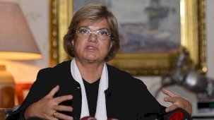 Eski başbakanın gelini uzaklaştırma istedi