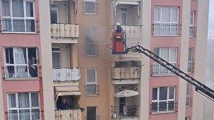 İtfaiye eri, oksijen maskesini vatandaşa verip hayatını kurtardı