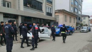 Jandarma personelini yaralayan sürücü, kovalamaca sonrası yakalandı