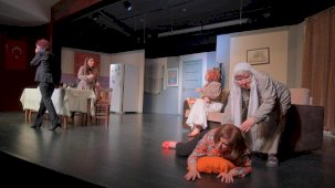 Kadın Sığınağı gala gösterimiyle sahneyle buluştu