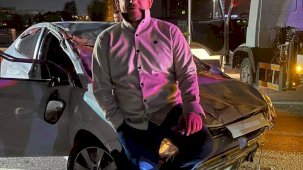 Kazadan yara almadan kurtuldum pozu