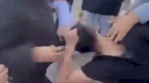 Kız öğrenci akranları tarafından tekme tokat dövüldü