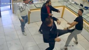 Kuyumcuların ’müşteri’ kavgası kamerada