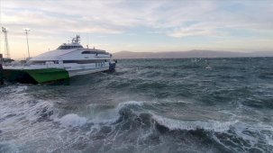 Marmara'da fırtına. İstanbul seferleri iptal edildi