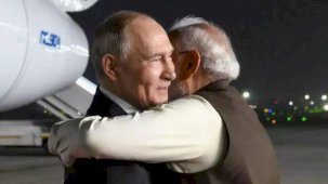 Modi'den Putin'e samimi karşılama