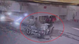 Motosikletlerin kafa kafaya çarpıştığı anlar kameraya yansıdı