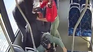 Otobüste darbedilen yaşlı çift davasında, sanığın 2 yıl hapis cezası yaşı küçük olduğu için düşürüldü