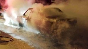 Otomobil patladı, feci şekilde can verdi