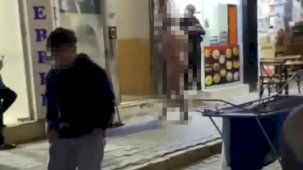 Rus adam sokakta çıplak dolaştı: Gözaltına alındı