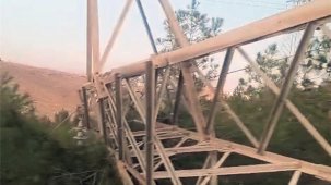 Şanlıurfa’da direk hırsızları bölgeyi elektriksiz bıraktı