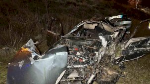 Uşak’ta otomobil şarampole devrildi: 2 ölü, 1 yaralı