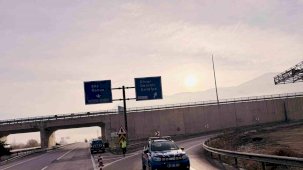 Yoğun sis nedeniyle kara yolu ulaşıma kapatıldı