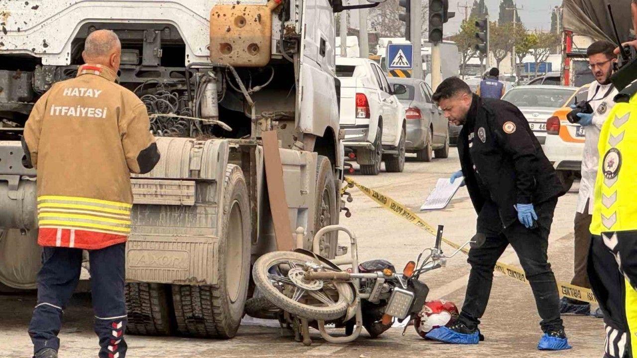 Tır ile çarpışan motosikletteki anne ve 2 aylık bebeği öldü