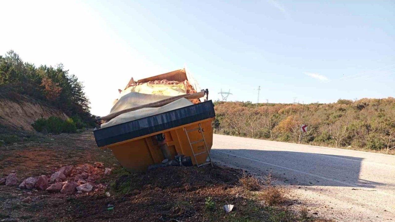 Tırın dorsesi koptu, facia ucuz atlatıldı
