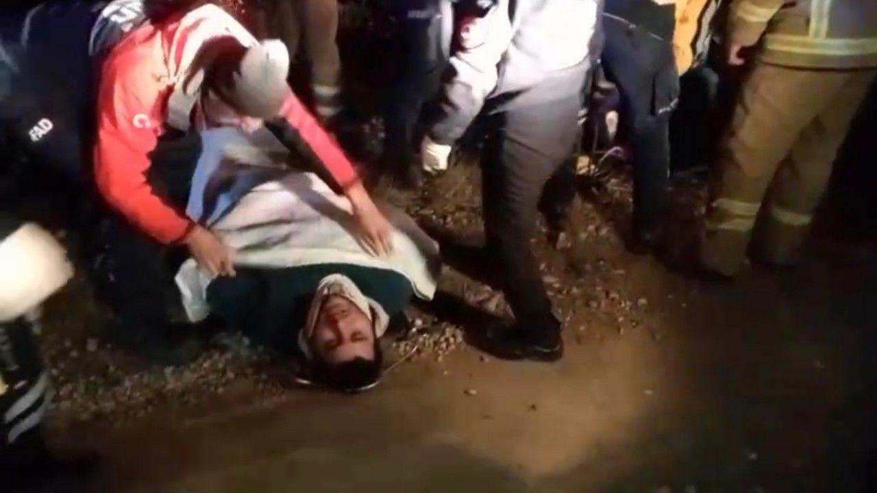 Uçuruma yuvarlanan motosikletliyi ekipler kurtardı