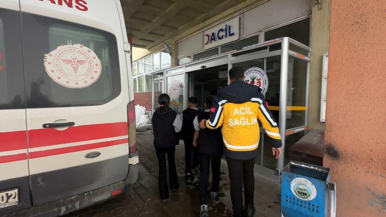Yüksekova’da Yerli Malı Haftası sonrası gıda zehirlenmesi şüphesi: 40 öğrenci hastanelik oldu
