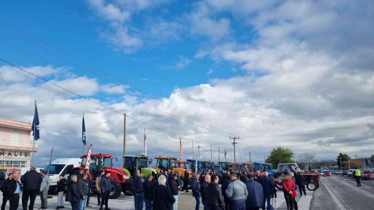 Yunanistan’da çiftçiler yol kapattı, polisle gerilim arttı