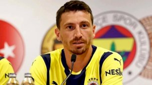 Fenerbahçeli futbolculardan Mert Hakan'a ziyaret