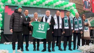 Iğdır'ın yeni stadının açılışını Bakan Osman Aşkın Bak gerçekleştirdi