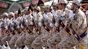 İran Devrim Muhafızları, devletin güvenlik ve siyaset mimarisinde rol üstleniyor