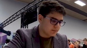 Milli satranççı Yağız Kaan Erdoğmuş Dünya Şampiyonu Gukesh'e kaybetti