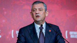 Özgür Özel'den Suriye mesajı: Türkiye'deki barış sürecini sekteye uğratmamalı