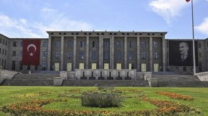 TBMM'de transfer trafiği: 37 vekil partisinden istifa etti